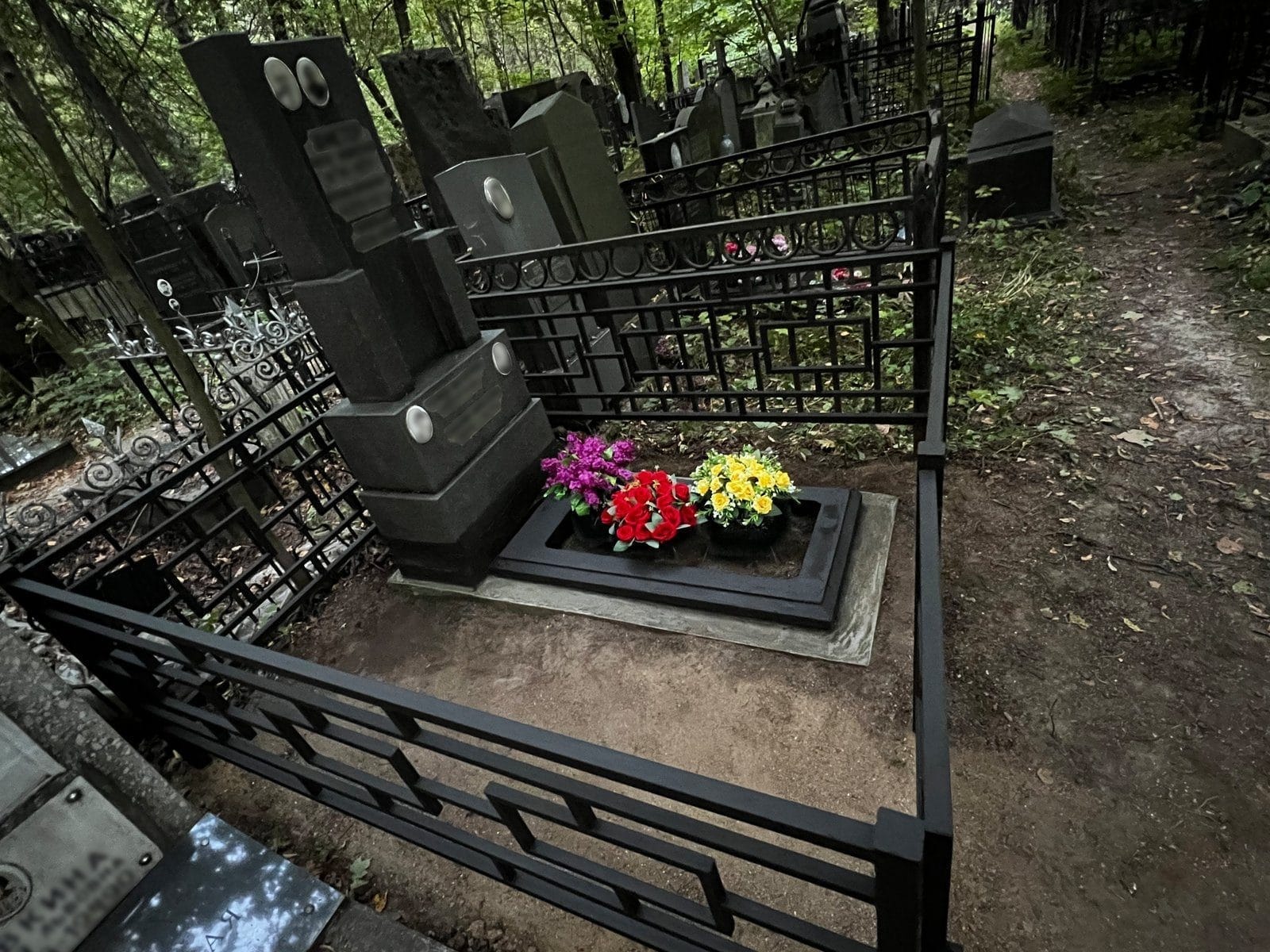 Комплексная уборка и благоустройство могилы