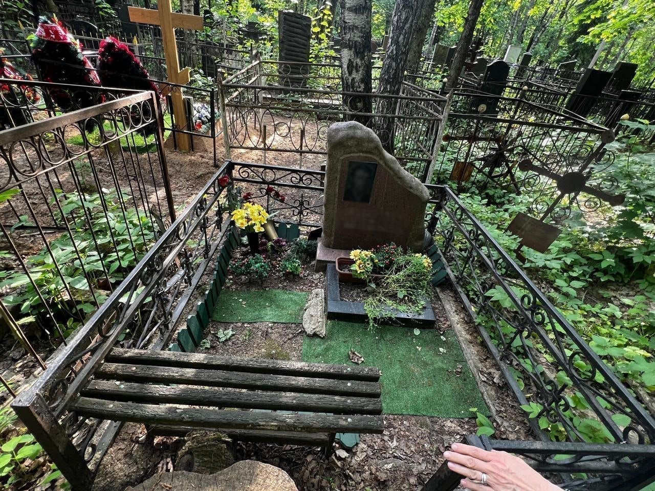 Комплексная уборка и благоустройство могилы — до