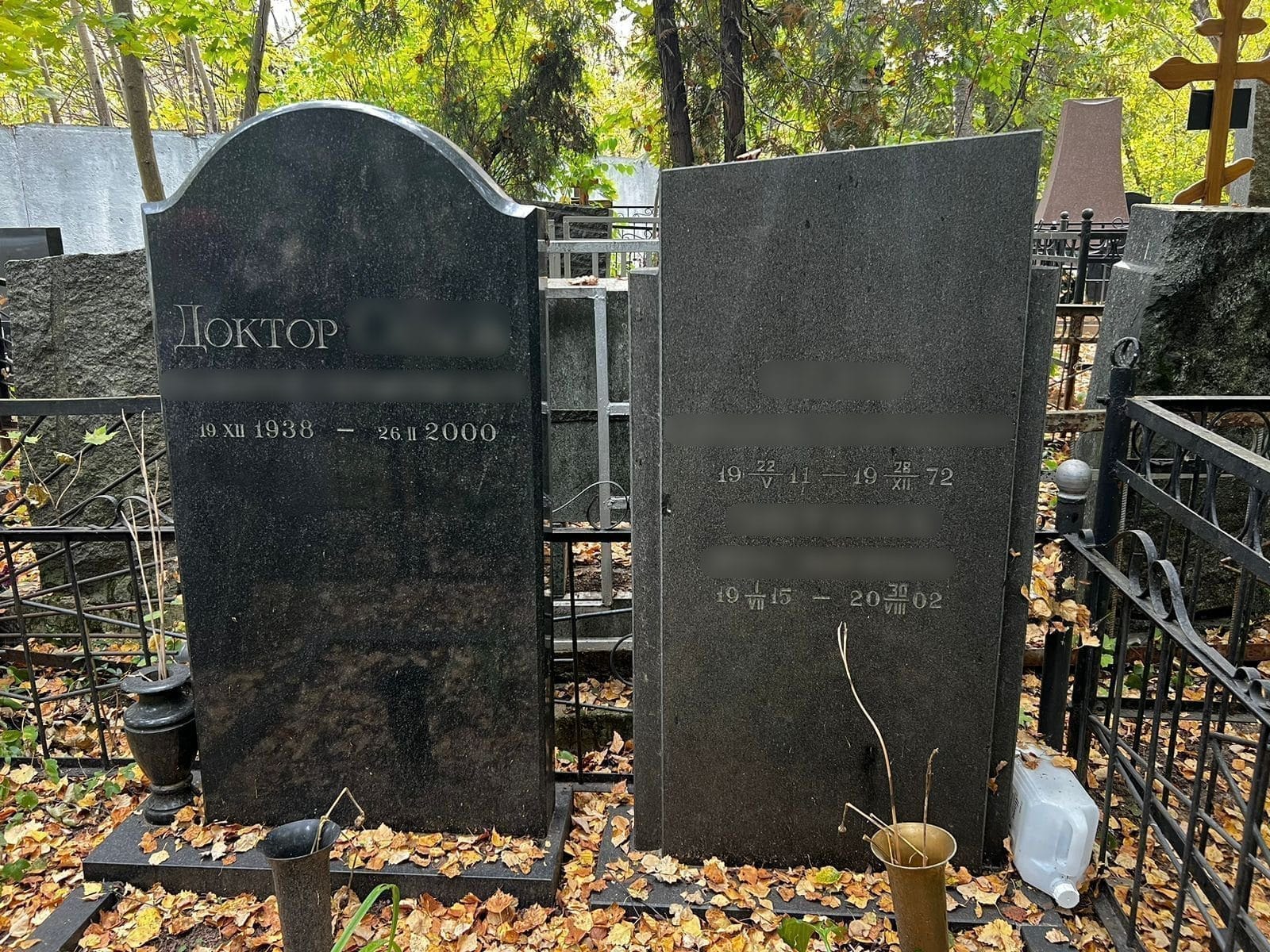 Покраска букв и символов на памятнике — до